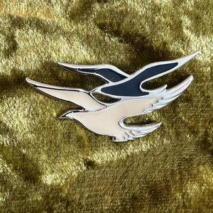 Birds in flight brooch